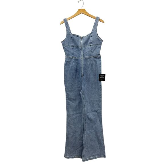 Lulus Denim Keep Groovin' Light Wash Denim Zip-Front Jumpsuit size M - Picture 1 of 8
